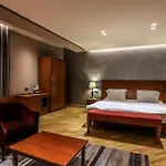 Mondial Тирана