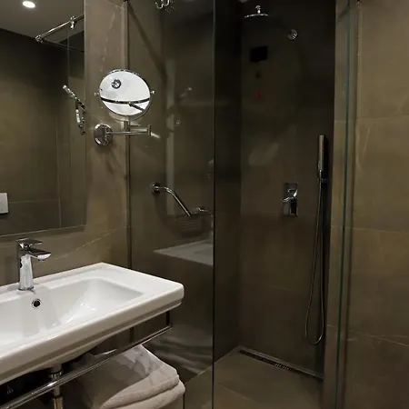 مونديال فندق تيرانا