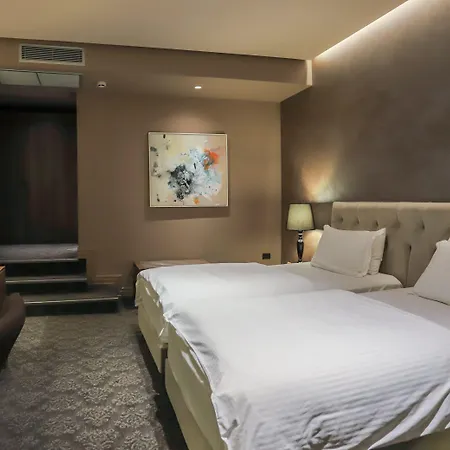 ホテル Mondial ティラナ