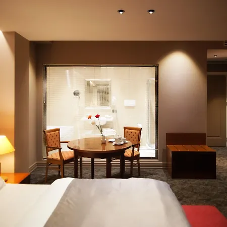 ホテル Mondial ティラナ