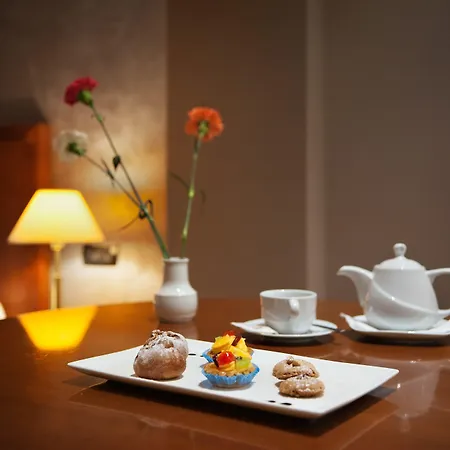 ホテル Mondial ティラナ