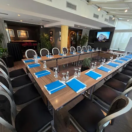 Mondial 4* ティラナ