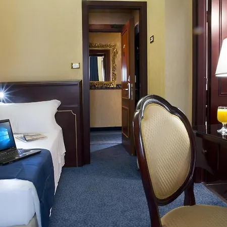 Mondial Hotel 4*