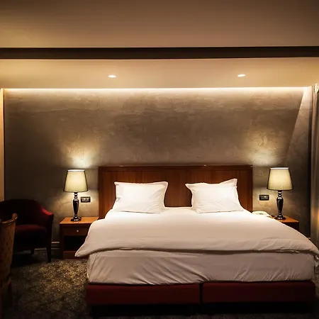 مونديال 4* تيرانا