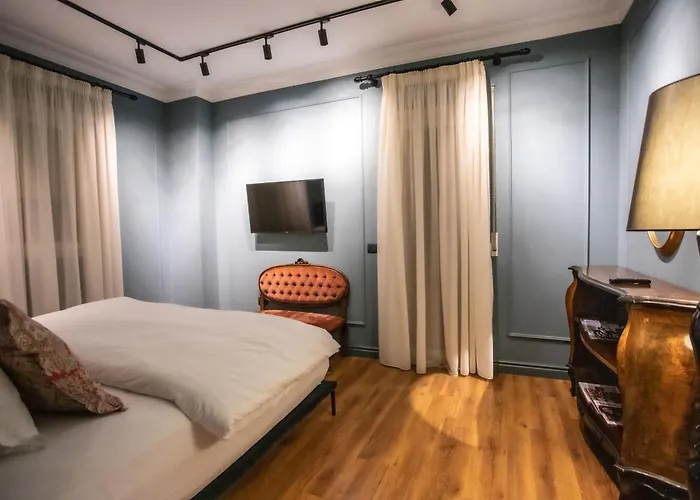 Mondial Отель Тирана