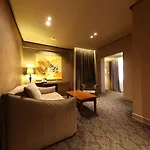 环球酒店 4* 地拉那
