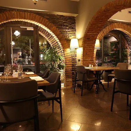 Mondial Hotel 4*