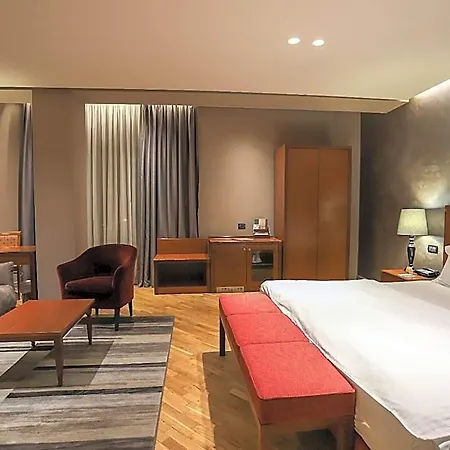 Mondial Hotel 4*