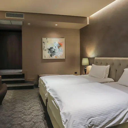 Mondial Hotel 4*